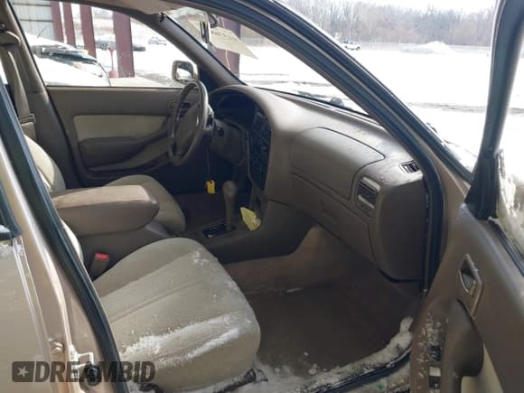 ✅ 1994 Toyota Camry LE • VIN: 4T1GK12E2RU002762 • Lot: 41376893. Listed on IAAI with 100,375 mi. Free auction sales archive from the USA and detailed vehicle history report at DreamBid. Image 5.