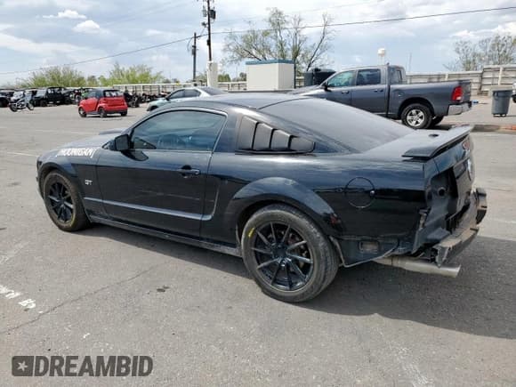 ✅ 2008 Ford Mustang GT Deluxe • VIN: 1ZVHT82H185106612 • Lot: 69381155. Wystawiony na Copart z przebiegiem 113 577 mil. Bezpłatny archiwum sprzedaży aukcyjnych z USA i szczegółowy raport historii pojazdu na DreamBid. Zdjęcie 2.