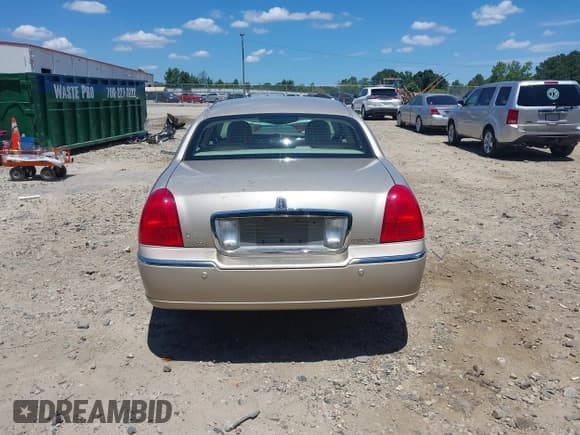 ✅ 2004 Lincoln Town Car Signature • VIN: 1LNHM81W74Y650763 • Лот: 42730451. Опубликован ранее на IAAI с пробегом 160 357 миль. Бесплатный доступ к архиву аукционных продаж из США и подробный отчёт об истории автомобиля на DreamBid. Изображение 16.