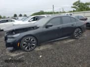 ✅ 2024 BMW 5 Series 540i xDrive • VIN: WBA63FJ02RCS28058 • Лот: 58524955. Опубликован ранее на Copart с пробегом 18 348 миль. Бесплатный доступ к архиву аукционных продаж из США и подробный отчёт об истории автомобиля на DreamBid. Изображение 1.