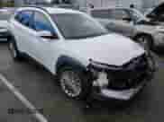 2018 Hyundai Kona SEL z VIN KM8K22AA9JU149227, wystawiony jako Copart lot #43161003 z przebiegiem 73 046 mil mil oraz . Historia ofert i sprzedaży dostępna na DreamBid. Obrazek 4.