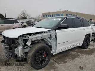 ✅ 2022 Jeep Grand Cherokee Summit • VIN: 1C4RJHEGXN8627581 • Лот: 45360785. Опубликован ранее на Copart с пробегом 27 818 миль. Бесплатный доступ к архиву аукционных продаж из США и подробный отчёт об истории автомобиля на DreamBid. Изображение 1.