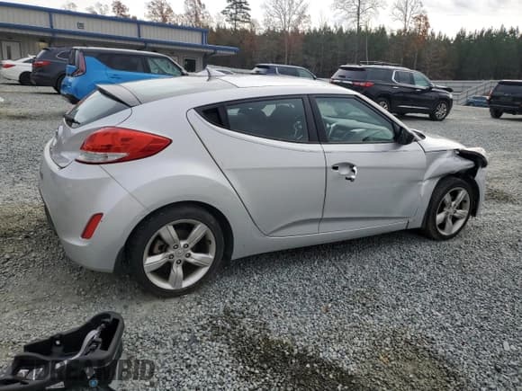 ✅ 2015 Hyundai Veloster • VIN: KMHTC6AD3FU243422 • Lot: 82649744. Wystawiony na Copart z przebiegiem 91 108 mil. Bezpłatny archiwum sprzedaży aukcyjnych z USA i szczegółowy raport historii pojazdu na DreamBid. Zdjęcie 3.