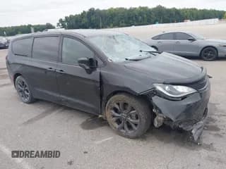 ✅ 2019 Chrysler Pacifica Touring Plus • VIN: 2C4RC1FG4KR593430 • Lot: 43060731. Wystawiony na IAAI z przebiegiem 125 438 mil. Bezpłatny archiwum sprzedaży aukcyjnych z USA i szczegółowy raport historii pojazdu na DreamBid. Zdjęcie 1.