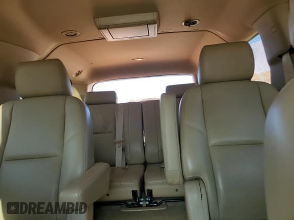 ✅ 2014 Chevrolet Suburban LTZ • VIN: 1GNSCKE06ER208821 • Lot: 70534924. Wystawiony na Copart z przebiegiem 81 098 mil. Bezpłatny archiwum sprzedaży aukcyjnych z USA i szczegółowy raport historii pojazdu na DreamBid. Zdjęcie 10.