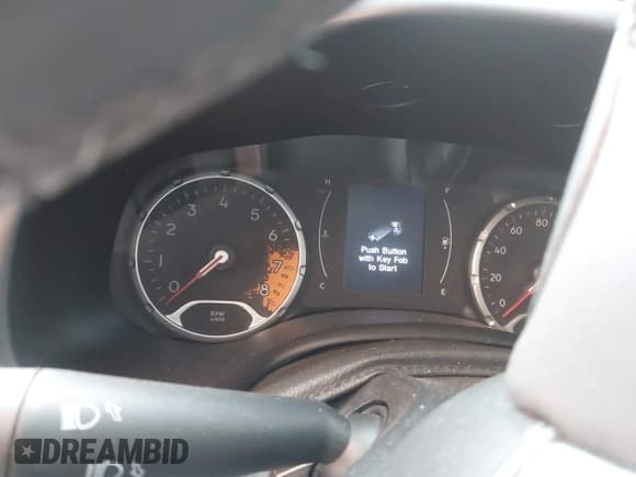 ✅ 2018 Jeep Renegade Latitude • VIN: ZACCJABB0JPH61945 • Lot: 42165795. Wystawiony na IAAI z przebiegiem Nie podano. Bezpłatny archiwum sprzedaży aukcyjnych z USA i szczegółowy raport historii pojazdu na DreamBid. Zdjęcie 14.