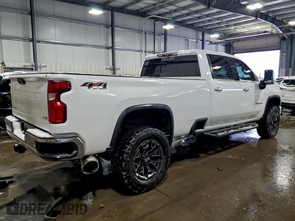 ✅ 2020 Chevrolet Silverado 3500HD LTZ • VIN: 1GC4YUEYXLF162638 • Lot: 96520465. Wystawiony na Copart z przebiegiem 128 201 mil. Bezpłatny archiwum sprzedaży aukcyjnych z USA i szczegółowy raport historii pojazdu na DreamBid. Zdjęcie 3.