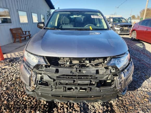 ✅ 2018 Mitsubishi Outlander ES • VIN: JA4AZ3A31JZ058128 • Lot: 92112545. Wystawiony na Copart z przebiegiem 96 408 mil. Bezpłatny archiwum sprzedaży aukcyjnych z USA i szczegółowy raport historii pojazdu na DreamBid. Zdjęcie 5.