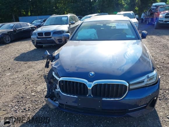 ✅ 2022 BMW 5 Series 540i xDrive • VIN: WBA73BJ01NWX54655 • Lot: 42723075. Listed on IAAI with 51,687 mi. Free auction sales archive from the USA and detailed vehicle history report at DreamBid. Image 12.