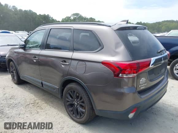 2018 Mitsubishi Outlander SE with VIN JA4AD3A38JZ018658, listed as a IAAI auction lot 43073998 with 118,207 mi miles and . Bid and sale history available at DreamBid. Image 14.