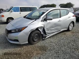 ✅ 2023 Nissan LEAF S • VIN: 1N4AZ1BV8PC556225 • Lot: 81602615. Wystawiony na Copart z przebiegiem 19 287 mil. Bezpłatny archiwum sprzedaży aukcyjnych z USA i szczegółowy raport historii pojazdu na DreamBid. Zdjęcie 1.