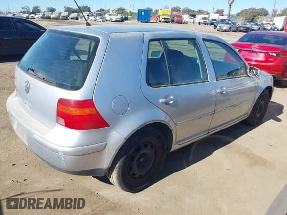 ✅ 2003 Volkswagen Golf GL • VIN: 9BWFK61JX34012903 • Lot: 41733949. Wystawiony na IAAI z przebiegiem 178 500 mil. Bezpłatny archiwum sprzedaży aukcyjnych z USA i szczegółowy raport historii pojazdu na DreamBid. Zdjęcie 4.