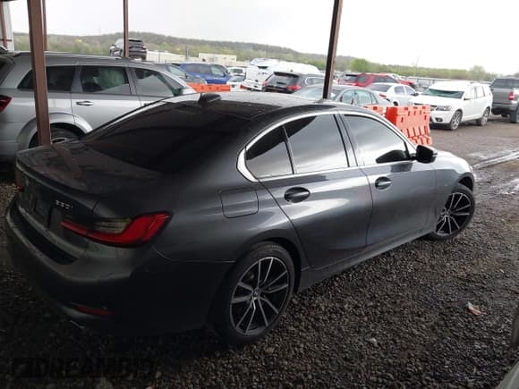 ✅ 2020 BMW 3 Series 330i xDrive • VIN: 3MW5R7J09L8B05601 • Lot: 41939056. Listed on IAAI with 80,572 mi. Free auction sales archive from the USA and detailed vehicle history report at DreamBid. Image 22.