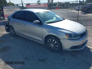 ✅ 2014 Volkswagen Jetta SE • VIN: 3VWD17AJ4EM283387 • Lot: 43040399. Wystawiony na IAAI z przebiegiem 153 954 mil. Bezpłatny archiwum sprzedaży aukcyjnych z USA i szczegółowy raport historii pojazdu na DreamBid. Zdjęcie 1.