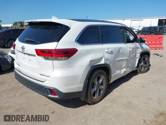 ✅ 2017 Toyota Highlander Limited • VIN: 5TDDZRFH9HS356688 • Lot: 42570577. Listed on IAAI with 86,764 mi. Free auction sales archive from the USA and detailed vehicle history report at DreamBid. Image 4.