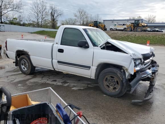 2004 Chevrolet Silverado 1500 z VIN 1GCEC14T34Z323368, wystawiony jako Copart lot #53510545 z przebiegiem 255 750 mil mil oraz Szkoda całkowita • Salvage title. Historia ofert i sprzedaży dostępna na DreamBid. Obrazek 4.