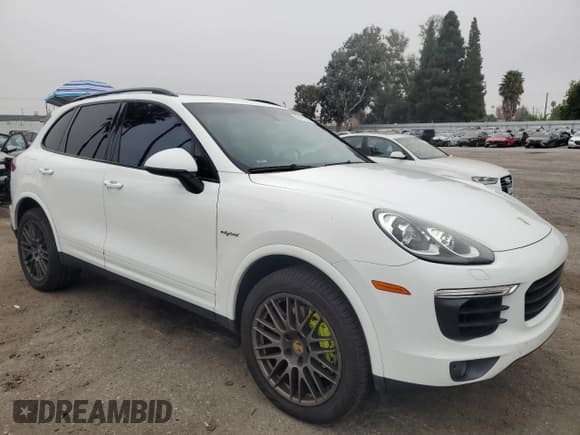 ✅ 2017 Porsche Cayenne S E-Hybrid • VIN: WP1AE2A2XHLA75671 • Lot: 76419144. Listed on Copart with 98,898 mi. Free auction sales archive from the USA and detailed vehicle history report at DreamBid. Image 4.