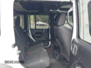 ✅ 2021 Jeep Wrangler Unlimited Willys • VIN: 1C4HJXDN0MW685716 • Lot: 40837088. Wystawiony na IAAI z przebiegiem 35 881 mil. Bezpłatny archiwum sprzedaży aukcyjnych z USA i szczegółowy raport historii pojazdu na DreamBid. Zdjęcie 8.