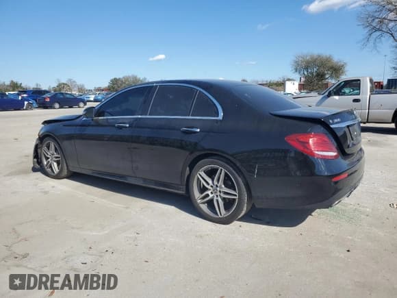 ✅ 2018 Mercedes-Benz E 300 • VIN: WDDZF4JB0JA425006 • Лот: 40972074. Опубликован ранее на Copart с пробегом 63 730 миль. Бесплатный доступ к архиву аукционных продаж из США и подробный отчёт об истории автомобиля на DreamBid. Изображение 2.