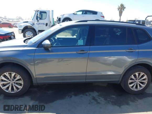 ✅ 2020 Volkswagen Tiguan S • VIN: 3VV1B7AXXLM033223 • Lot: 42906678. Wystawiony na IAAI z przebiegiem 36 927 mil. Bezpłatny archiwum sprzedaży aukcyjnych z USA i szczegółowy raport historii pojazdu na DreamBid. Zdjęcie 14.