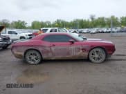 ✅ 2022 Dodge Challenger SXT • VIN: 2C3CDZGG4NH172239 • Lot: 42153079. Wystawiony na IAAI z przebiegiem 60 296 mil. Bezpłatny archiwum sprzedaży aukcyjnych z USA i szczegółowy raport historii pojazdu na DreamBid. Zdjęcie 13.