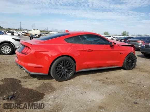✅ 2021 Ford Mustang GT Premium • VIN: 1FA6P8CF6M5133557 • Lot: 86133525. Wystawiony na Copart z przebiegiem 58 403 mil. Bezpłatny archiwum sprzedaży aukcyjnych z USA i szczegółowy raport historii pojazdu na DreamBid. Zdjęcie 3.