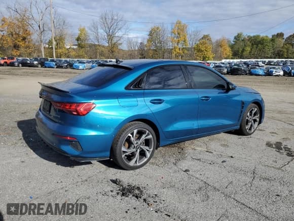 ✅ 2022 Audi A3 Premium • VIN: WAUGUDGY8NA095542 • Lot: 82606155. Wystawiony na Copart z przebiegiem 134 978 mil. Bezpłatny archiwum sprzedaży aukcyjnych z USA i szczegółowy raport historii pojazdu na DreamBid. Zdjęcie 3.