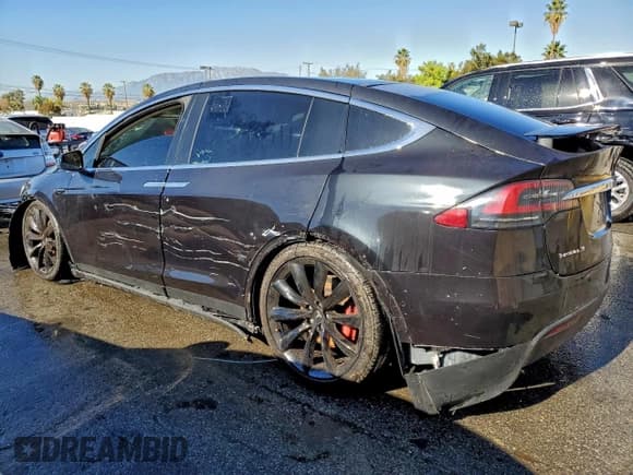 ✅ 2017 Tesla Model X P100D • VIN: 5YJXCBE44HF051687 • Lot: 94792735. Wystawiony na Copart z przebiegiem 131 314 mil. Bezpłatny archiwum sprzedaży aukcyjnych z USA i szczegółowy raport historii pojazdu na DreamBid. Zdjęcie 2.