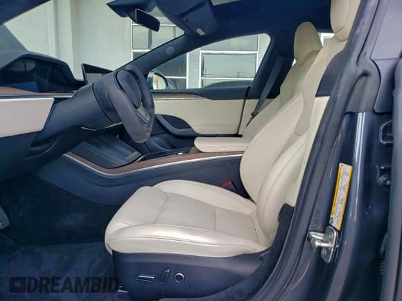 ✅ 2022 Tesla Model S • VIN: 5YJSA1E50NF486589 • Lot: 85444995. Wystawiony na Copart z przebiegiem 21 422 mil. Bezpłatny archiwum sprzedaży aukcyjnych z USA i szczegółowy raport historii pojazdu na DreamBid. Zdjęcie 7.