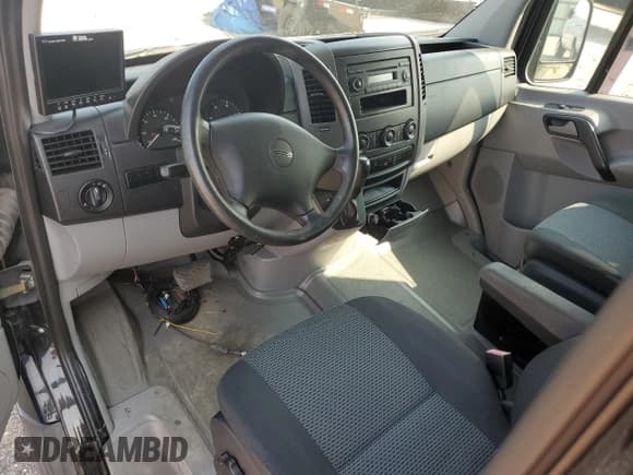 ✅ 2011 Freightliner Sprinter • VIN: WCDPE7CC3B5569920 • Лот: 59002805. Опубликован ранее на Copart с пробегом 117 006 миль. Бесплатный доступ к архиву аукционных продаж из США и подробный отчёт об истории автомобиля на DreamBid. Изображение 8.