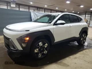 ✅ 2025 Hyundai Kona SEL • VIN: KM8HBCAB5SU339875 • Лот: 91995515. Опубликован ранее на Copart с пробегом 8 899 миль. Бесплатный доступ к архиву аукционных продаж из США и подробный отчёт об истории автомобиля на DreamBid. Изображение 1.