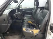 ✅ 2005 Chevrolet Silverado 1500 • VIN: 1GCEC19XX5Z323672 • Лот: 72345494. Опубликован ранее на Copart с пробегом 286 669 миль. Бесплатный доступ к архиву аукционных продаж из США и подробный отчёт об истории автомобиля на DreamBid. Изображение 7.