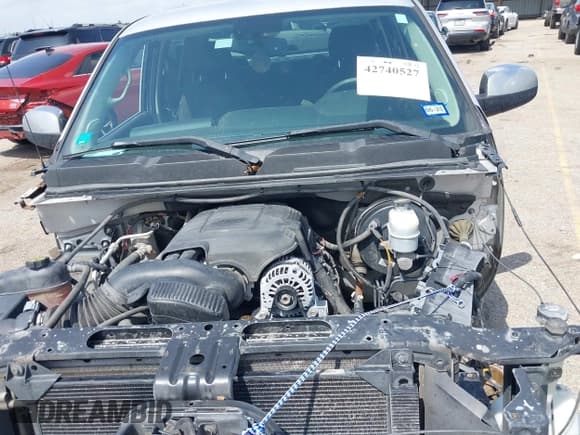 ✅ 2012 Chevrolet Silverado 1500 LT • VIN: 3GCPCSE21CG284962 • Lot: 42740527. Wystawiony na IAAI z przebiegiem Nie podano. Bezpłatny archiwum sprzedaży aukcyjnych z USA i szczegółowy raport historii pojazdu na DreamBid. Zdjęcie 10.