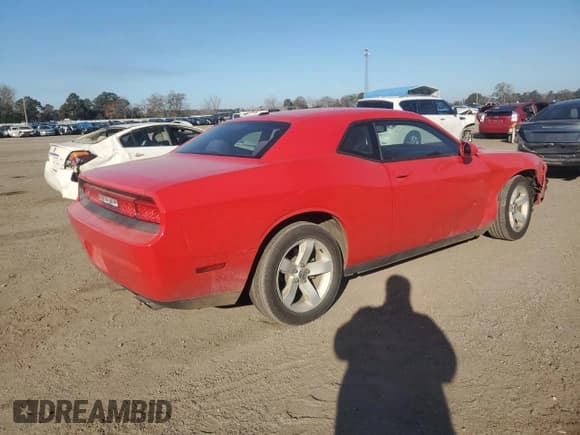 ✅ 2014 Dodge Challenger SXT • VIN: 2C3CDYAG6EH277139 • Lot: 84790204. Wystawiony na Copart z przebiegiem 266 549 mil. Bezpłatny archiwum sprzedaży aukcyjnych z USA i szczegółowy raport historii pojazdu na DreamBid. Zdjęcie 3.