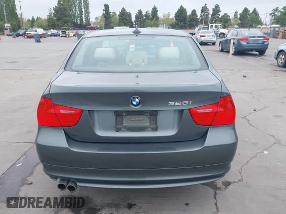 ✅ 2009 BMW 3 Series 328i • VIN: WBAPH53539A434395 • Lot: 42114150. Listed on IAAI with 119,845 mi. Free auction sales archive from the USA and detailed vehicle history report at DreamBid. Image 17.