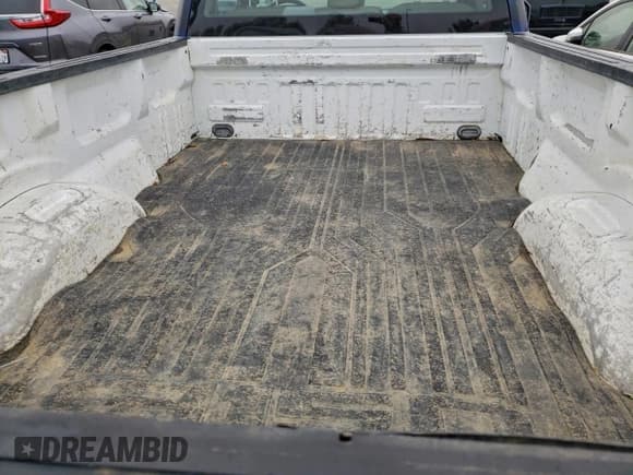 ✅ 2018 Ford F-150 XL • VIN: 1FTMF1CP9JKE72380 • Lot: 96009955. Wystawiony na Copart z przebiegiem 172 093 mil. Bezpłatny archiwum sprzedaży aukcyjnych z USA i szczegółowy raport historii pojazdu na DreamBid. Zdjęcie 10.