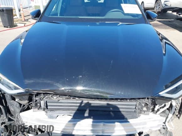 ✅ 2019 Audi e-tron Premium Plus • VIN: WA1LAAGEXKB021974 • Lot: 43271469. Listed on IAAI with 31,977 mi. Free auction sales archive from the USA and detailed vehicle history report at DreamBid. Image 10.