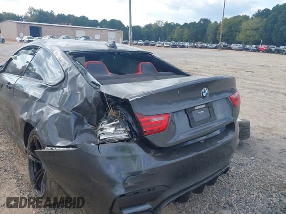 ✅ 2016 BMW M4 • VIN: WBS3R9C5XGK338771 • Lot: 43237541. Wystawiony na IAAI z przebiegiem 82 740 mil. Bezpłatny archiwum sprzedaży aukcyjnych z USA i szczegółowy raport historii pojazdu na DreamBid. Zdjęcie 6.