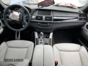 ✅ 2014 BMW X6 M • VIN: 5YMGZ0C53E0C40561 • Lot: 61092915. Wystawiony na Copart z przebiegiem Nie podano. Bezpłatny archiwum sprzedaży aukcyjnych z USA i szczegółowy raport historii pojazdu na DreamBid. Zdjęcie 8.