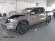 ✅ 2023 Nissan Frontier SV • VIN: 1N6ED1EJ5PN635128 • Lot: 43695261. Wystawiony na IAAI z przebiegiem 42 055 mil. Bezpłatny archiwum sprzedaży aukcyjnych z USA i szczegółowy raport historii pojazdu na DreamBid. Zdjęcie 17.