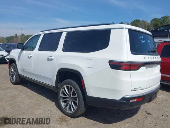 ✅ 2023 Jeep Wagoneer Series III • VIN: 1C4SJSDP4PS503179 • Lot: 41780440. Wystawiony na IAAI z przebiegiem 12 565 mil. Bezpłatny archiwum sprzedaży aukcyjnych z USA i szczegółowy raport historii pojazdu na DreamBid. Zdjęcie 3.