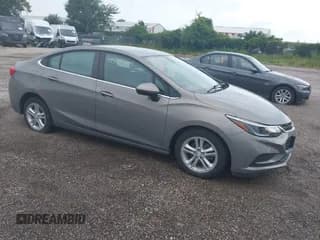 ✅ 2018 Chevrolet Cruze LT • VIN: 1G1BE5SMXJ7247499 • Lot: 42853055. Wystawiony na IAAI z przebiegiem 76 549 mil. Bezpłatny archiwum sprzedaży aukcyjnych z USA i szczegółowy raport historii pojazdu na DreamBid. Zdjęcie 1.