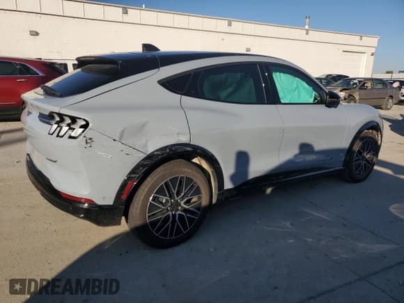 ✅ 2024 Ford Mustang Mach-E Premium • VIN: 3FMTK3SU6RMA46785 • Lot: 82315395. Wystawiony na Copart z przebiegiem Nie podano. Bezpłatny archiwum sprzedaży aukcyjnych z USA i szczegółowy raport historii pojazdu na DreamBid. Zdjęcie 3.