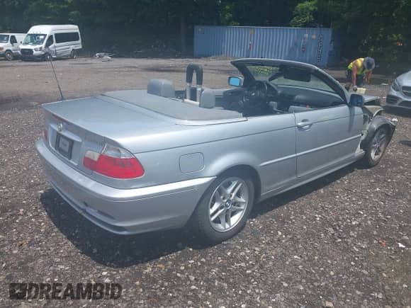 2001 BMW 3 Series 330Ci with VIN WBABS53451JU81015, listed as a IAAI auction lot 42648232 with 126,529 mi miles and . Bid and sale history available at DreamBid. Image 4.