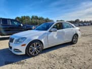 ✅ 2013 Mercedes-Benz C 300 Sport • VIN: WDDGF8AB2DR242565 • Лот: 94543135. Опубликован ранее на Copart с пробегом 151 600 миль. Бесплатный доступ к архиву аукционных продаж из США и подробный отчёт об истории автомобиля на DreamBid. Изображение 1.