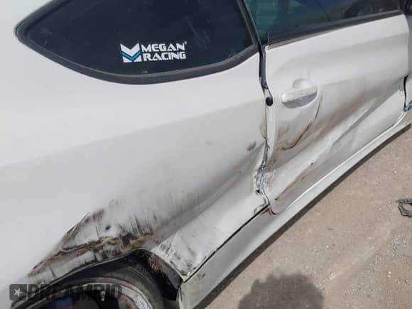 2011 Hyundai Genesis Coupe Premium z VIN KMHHT6KD6BU046548, wystawiony jako IAAI lot #42793240 z przebiegiem 161 593 mil mil oraz . Historia ofert i sprzedaży dostępna na DreamBid. Obrazek 6.