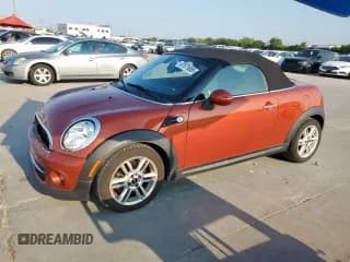 ✅ 2014 MINI Roadster • VIN: WMWSY1C54ET625924 • Lot: 67571655. Wystawiony na Copart z przebiegiem 81 051 mil. Bezpłatny archiwum sprzedaży aukcyjnych z USA i szczegółowy raport historii pojazdu na DreamBid. Zdjęcie 1.