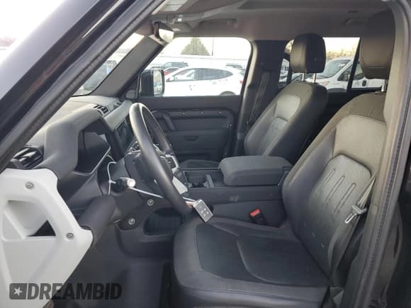 ✅ 2020 Land Rover Defender S • VIN: SALEJ7EX4L2021419 • Lot: 84061984. Wystawiony na Copart z przebiegiem 32 815 mil. Bezpłatny archiwum sprzedaży aukcyjnych z USA i szczegółowy raport historii pojazdu na DreamBid. Zdjęcie 7.