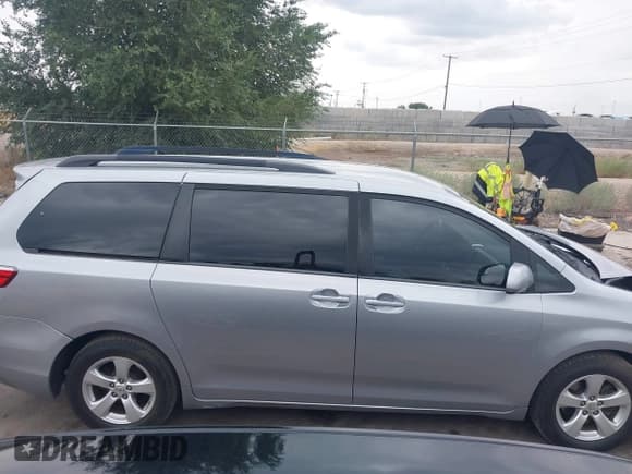 ✅ 2016 Toyota Sienna LE AAS • VIN: 5TDKK3DC8GS739598 • Lot: 43063181. Listed on IAAI with 143,303 mi. Free auction sales archive from the USA and detailed vehicle history report at DreamBid. Image 13.