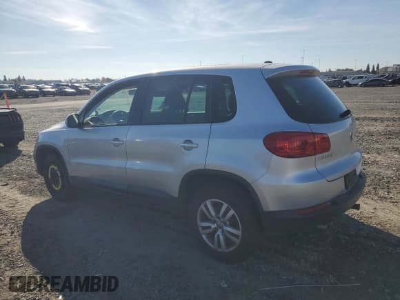 ✅ 2012 Volkswagen Tiguan S • VIN: WVGBV7AXXCW609589 • Лот: 92124635. Опубликован ранее на Copart с пробегом 177 593 миль. Бесплатный доступ к архиву аукционных продаж из США и подробный отчёт об истории автомобиля на DreamBid. Изображение 2.